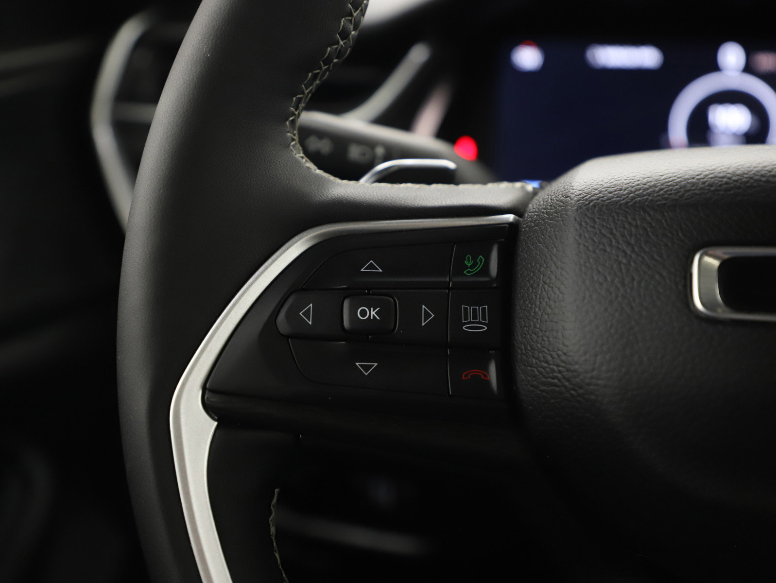 Used 2024 Jeep Grand Cherokee Laredo X w/ Luxury Tech Group I image 26