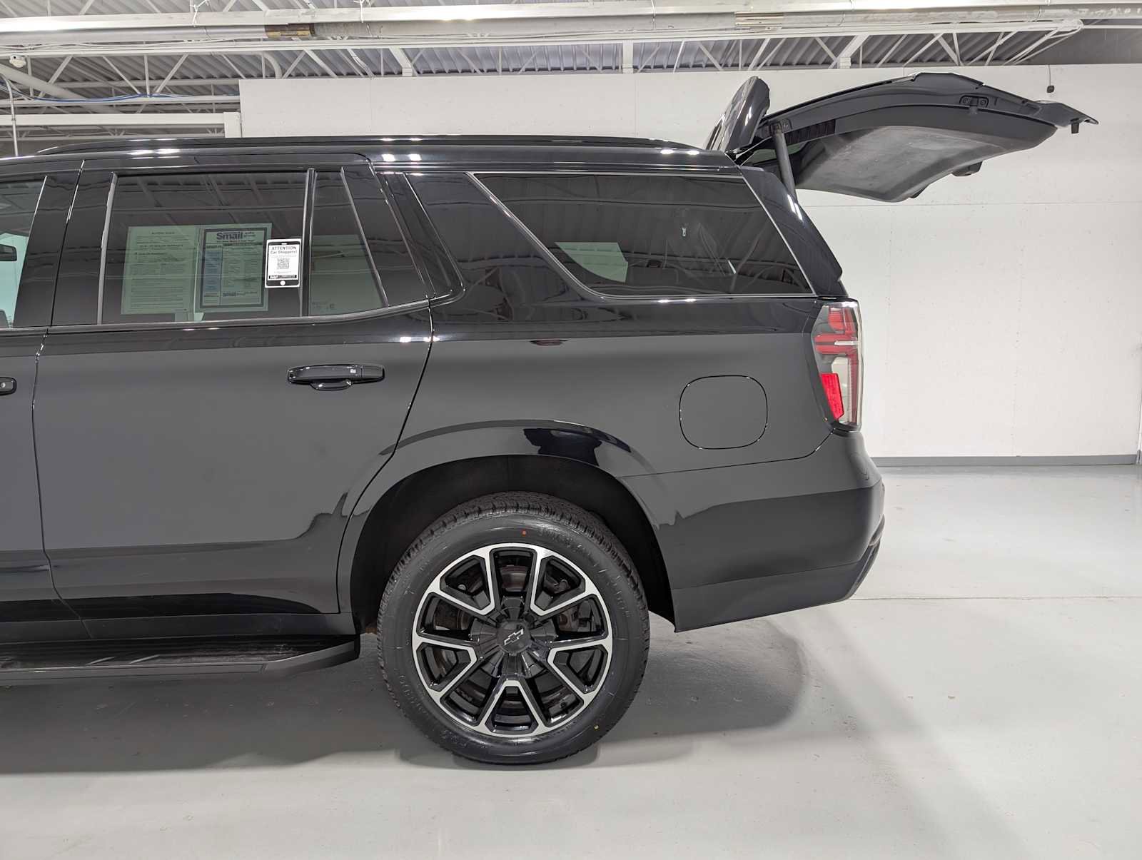 Used 2022 Chevrolet Tahoe RST w/ Luxury Package AWD/4WD image 11