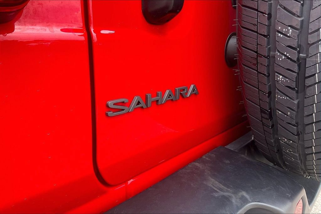 Used 2025 Jeep Wrangler Unlimited Sahara AWD/4WD image 8