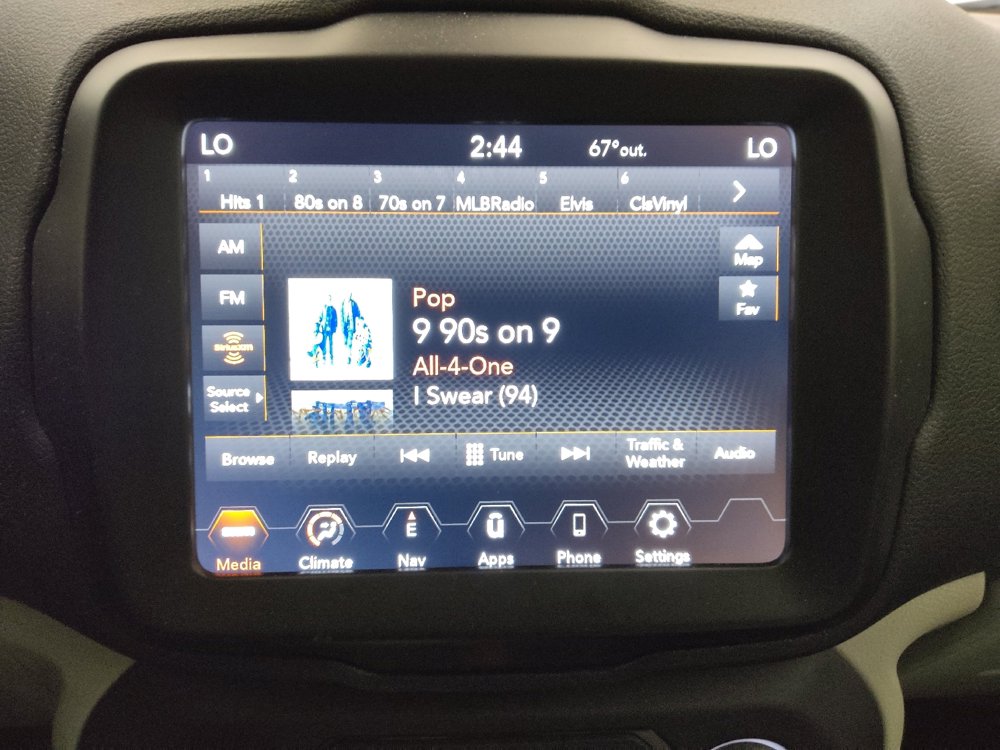 Used 2022 Jeep Renegade Latitude w/ Sun/Sound Group image 25