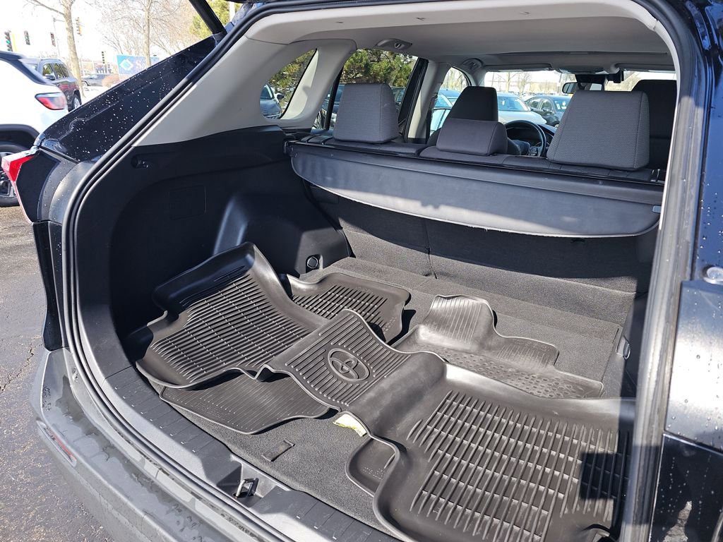 Used 2022 Toyota RAV4 XLE w/ Convenience Package image 27