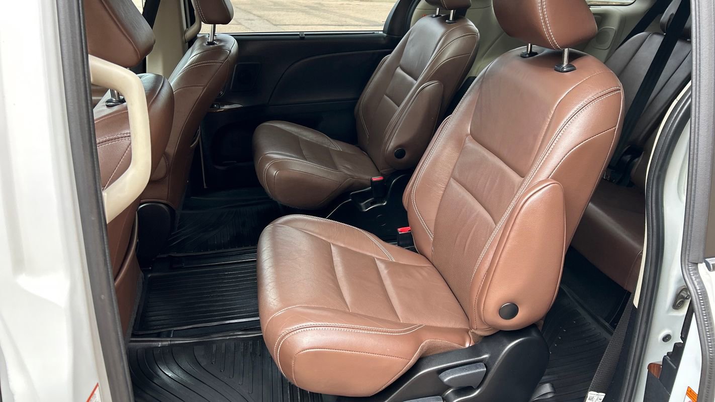 Used 2018 Toyota Sienna Limited Premium w/ Carpet Mat Package AWD/4WD image 11