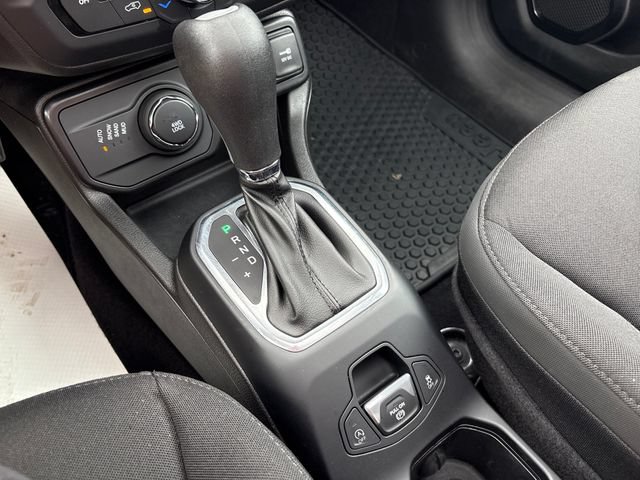 Used 2023 Jeep Renegade Altitude w/ Sun/Sound Group AWD/4WD image 20
