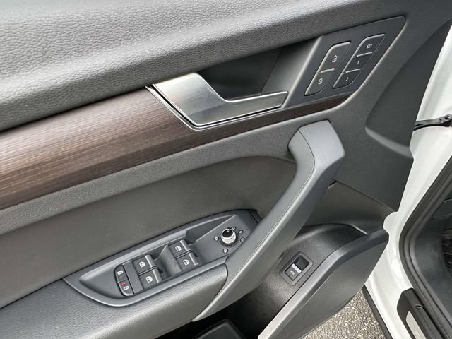 Used 2023 Audi Q5 2.0T Premium w/ Convenience Package AWD/4WD image 21