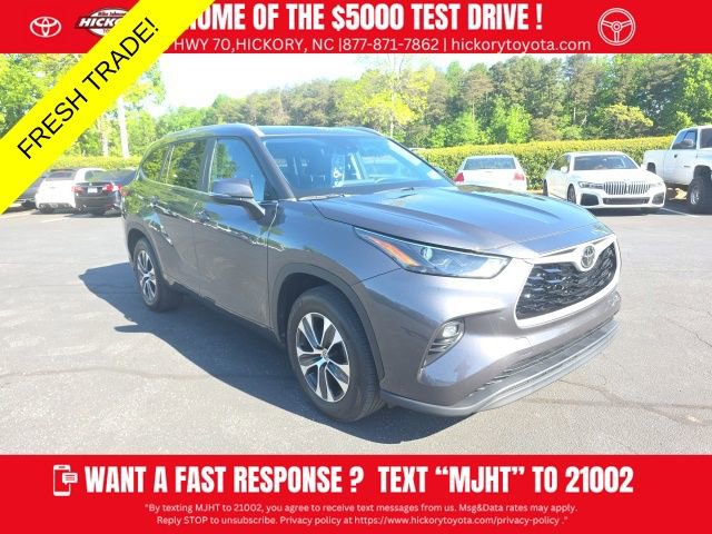 Used 2023 Toyota Highlander XLE FWD image 1