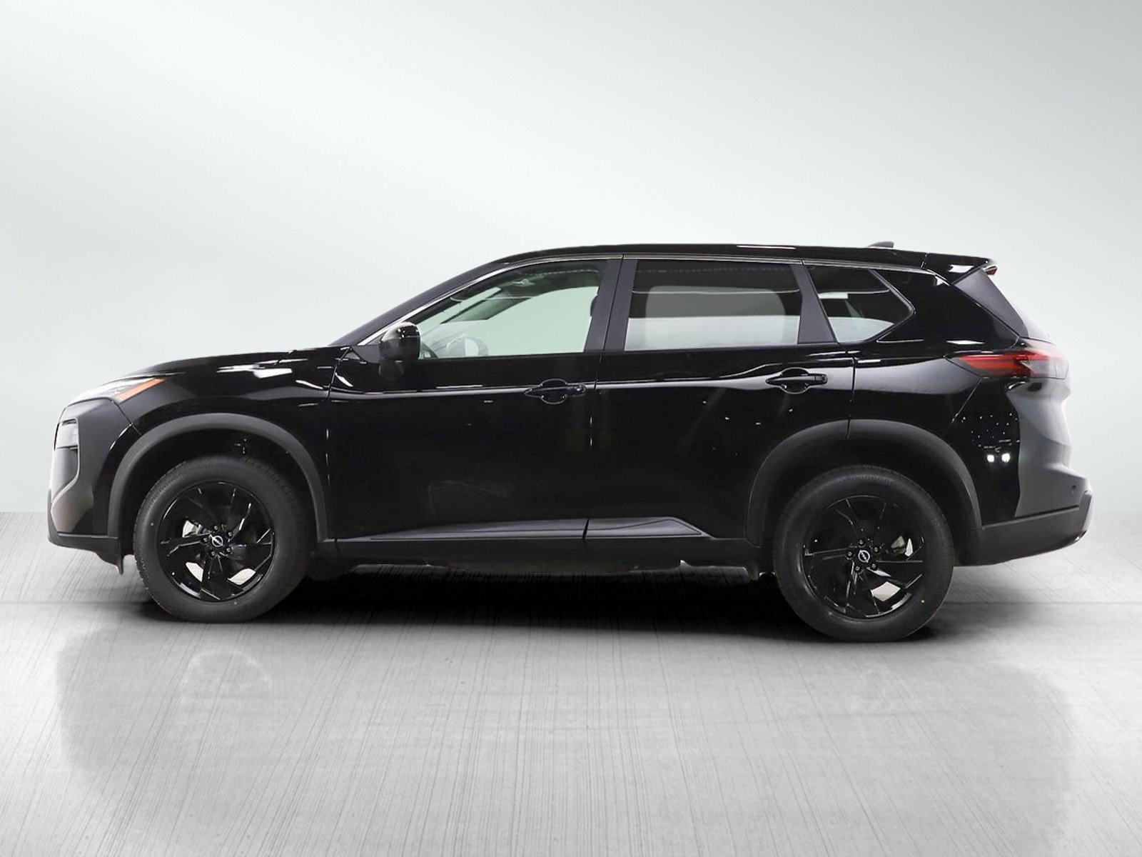 Used 2025 Nissan Rogue SV image 2