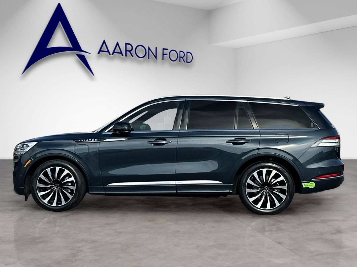 Used 2023 Lincoln Aviator Black Label Grand Touring AWD/4WD image 3