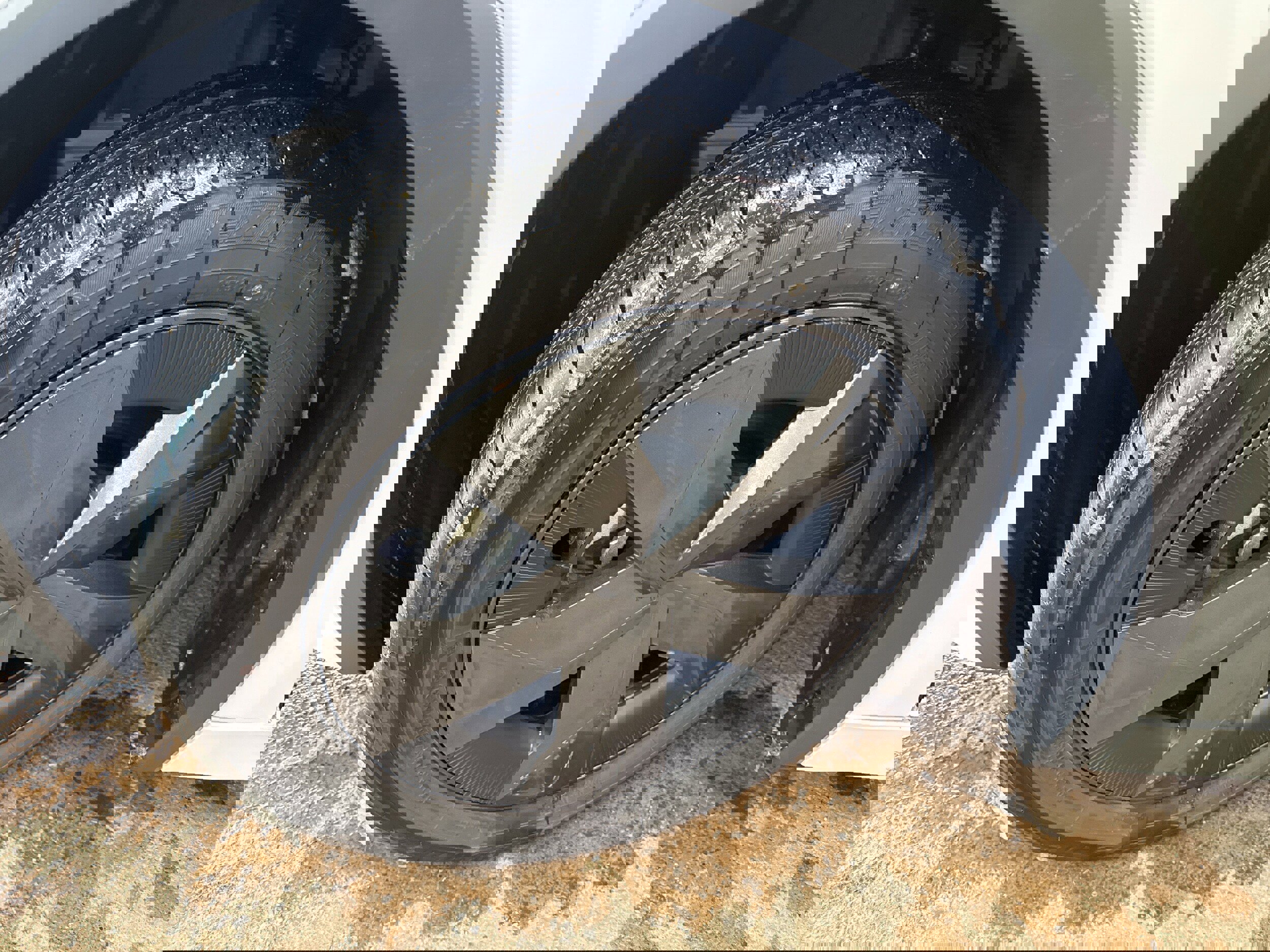 Used 2025 Toyota Prius Plug-In Hybrid image 4