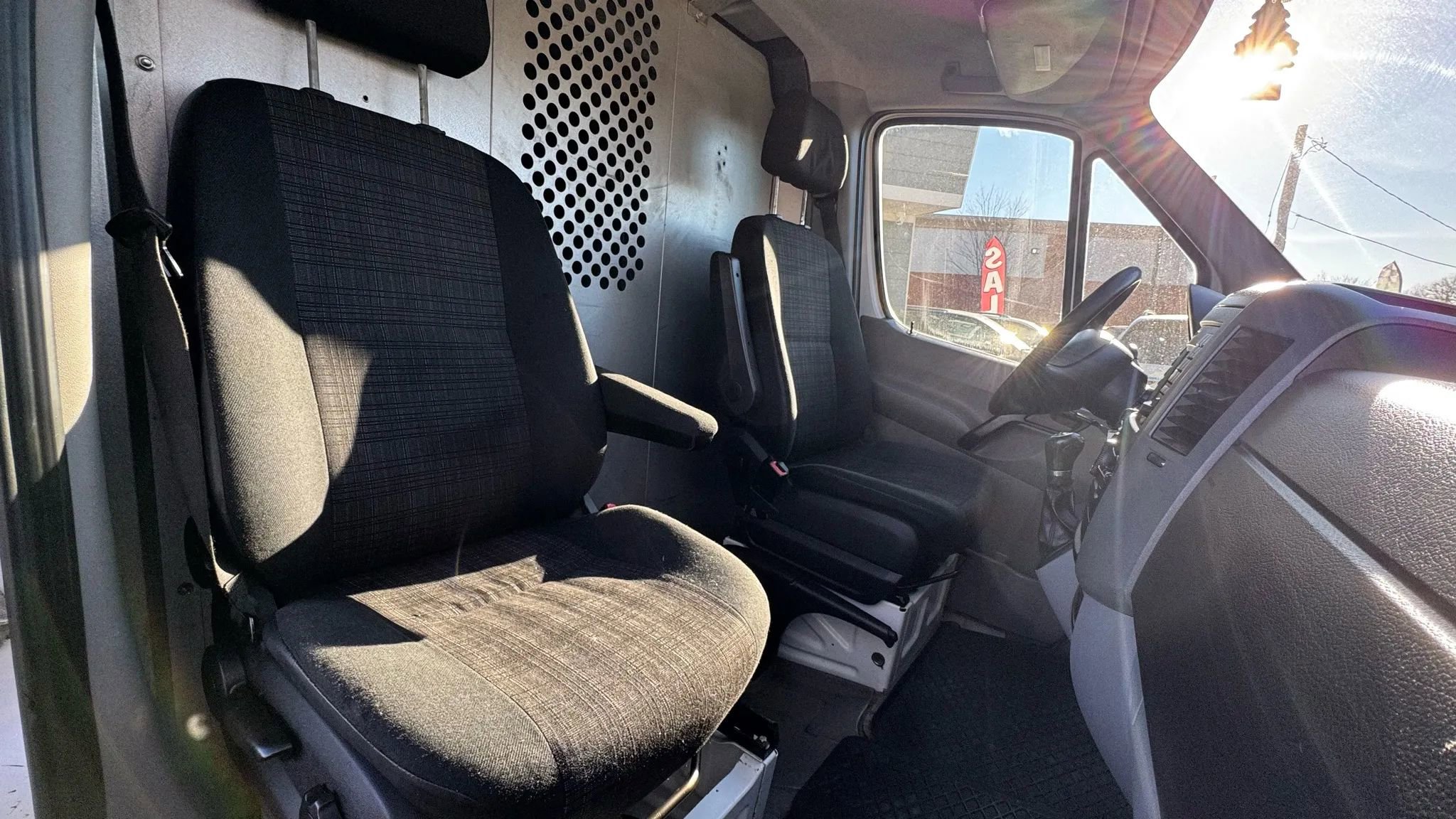 Used 2014 Mercedes-Benz Sprinter 2500 image 20