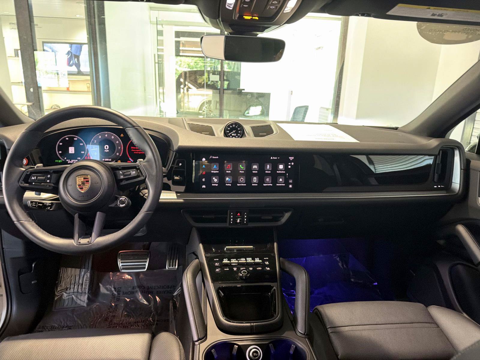 Used 2025 Porsche Cayenne Coupe AWD/4WD image 18