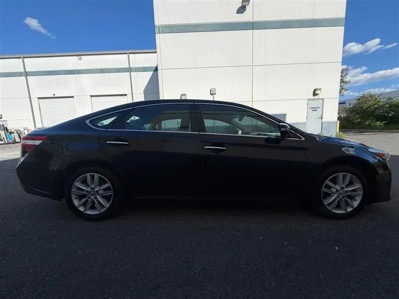 Used 2013 Toyota Avalon XLE Touring FWD image 23