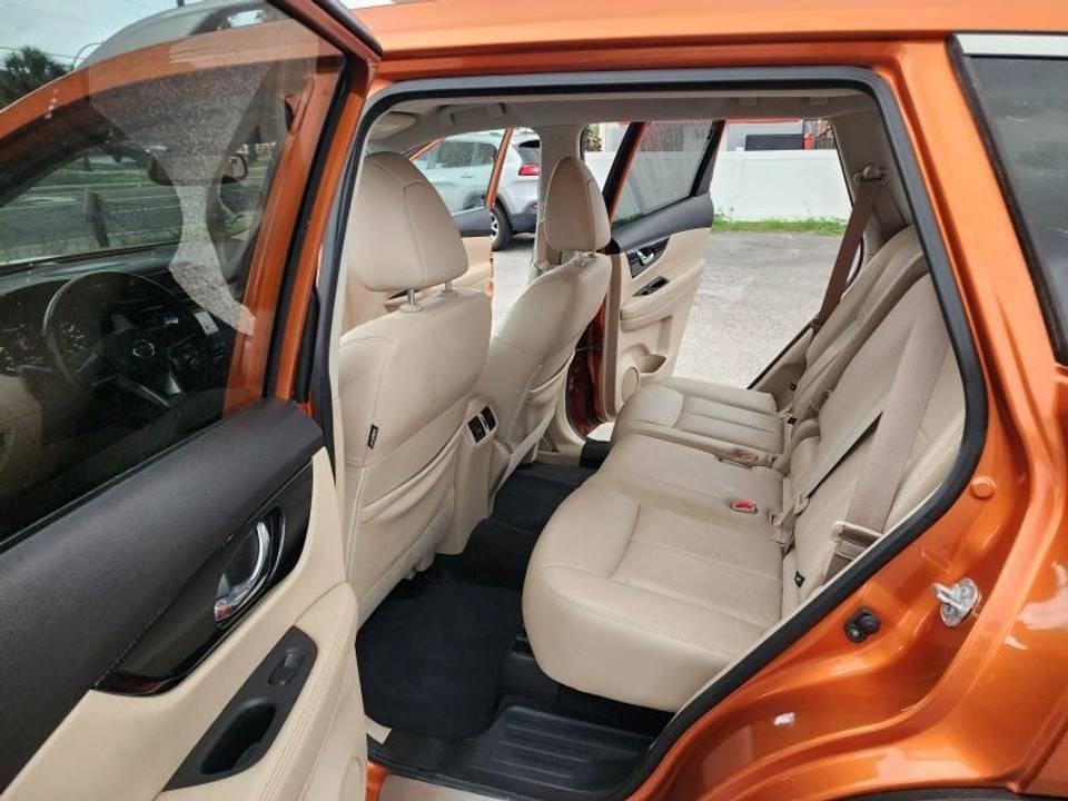 Used 2017 Nissan Rogue SL w/ SL Premium Package FWD image 7