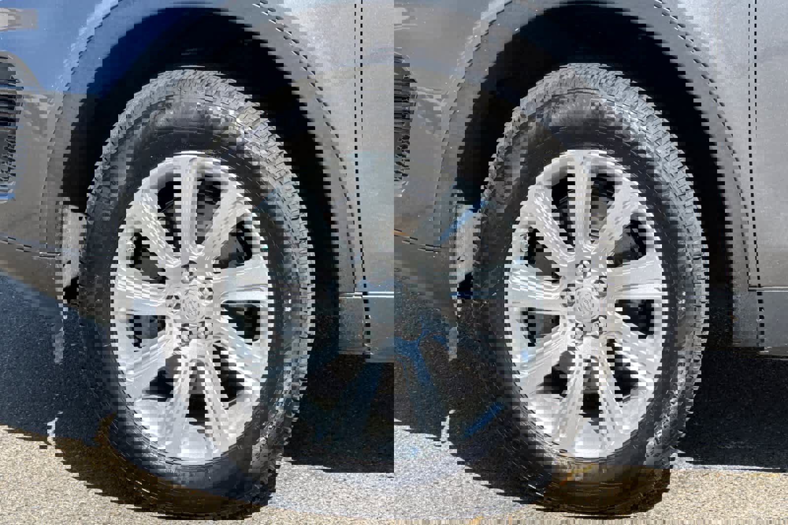 Used 2017 Land Rover Discovery Sport SE image 31