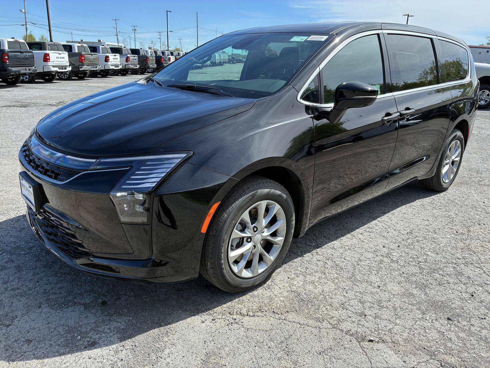 New 2027 Chrysler Pacifica Select AWD/4WD image 4