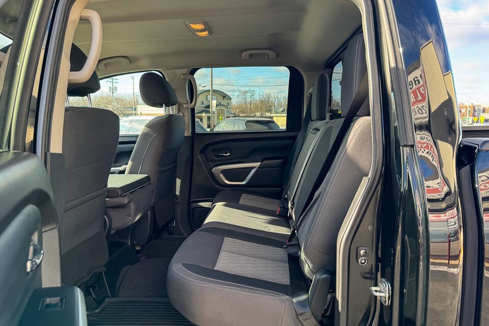 Used 2021 Nissan Titan SV w/ Accessory Utility Package image 19