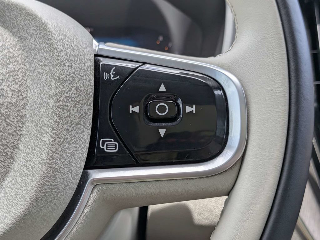 Used 2022 Volvo XC60 B5 Inscription w/ Advanced Package FWD image 34