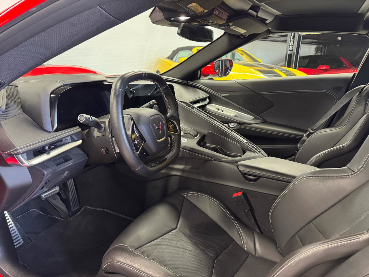 Used 2021 Chevrolet Corvette Stingray Coupe w/ Z51 Performance Package image 16