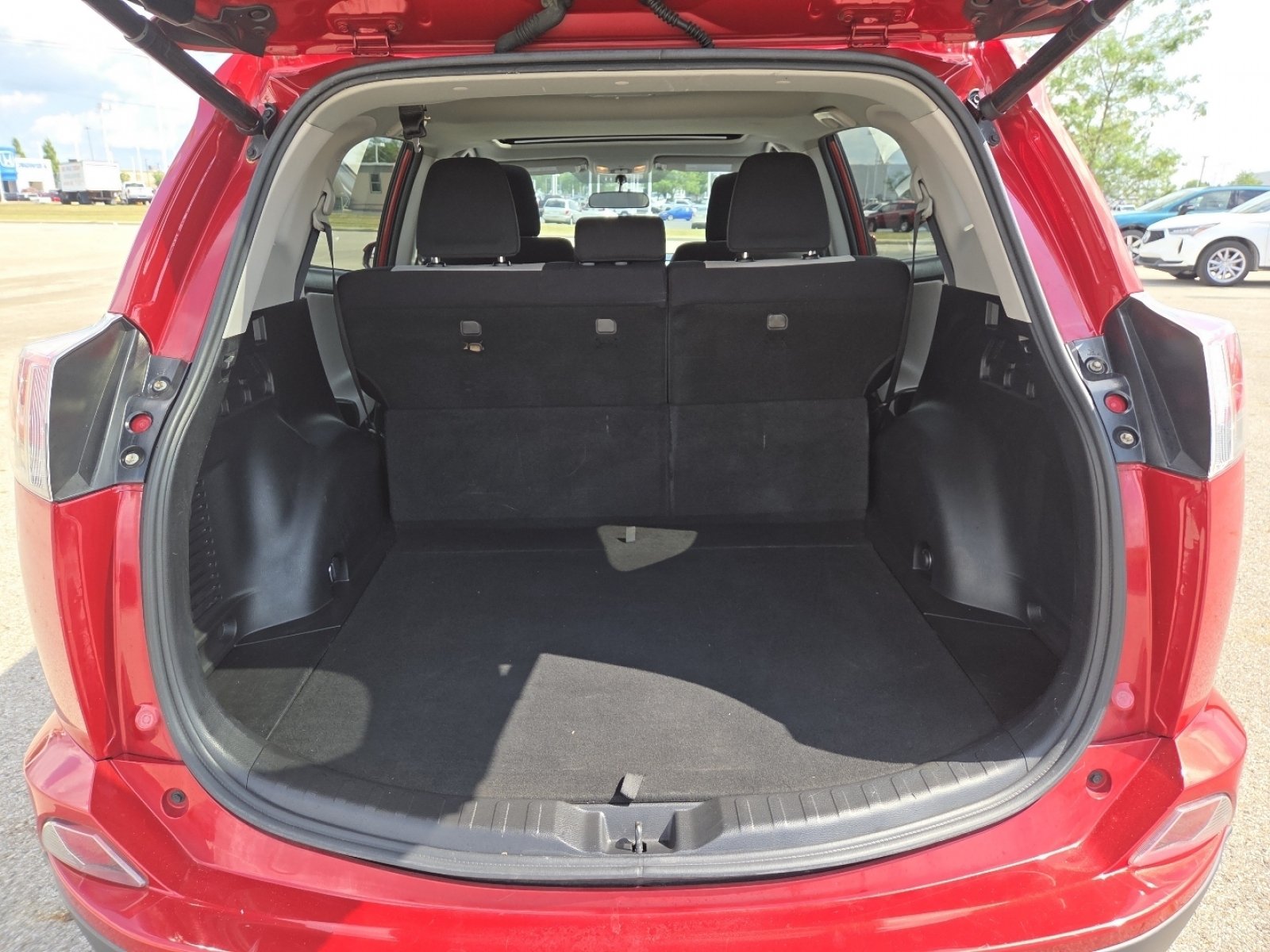 Used 2016 Toyota RAV4 XLE FWD image 19