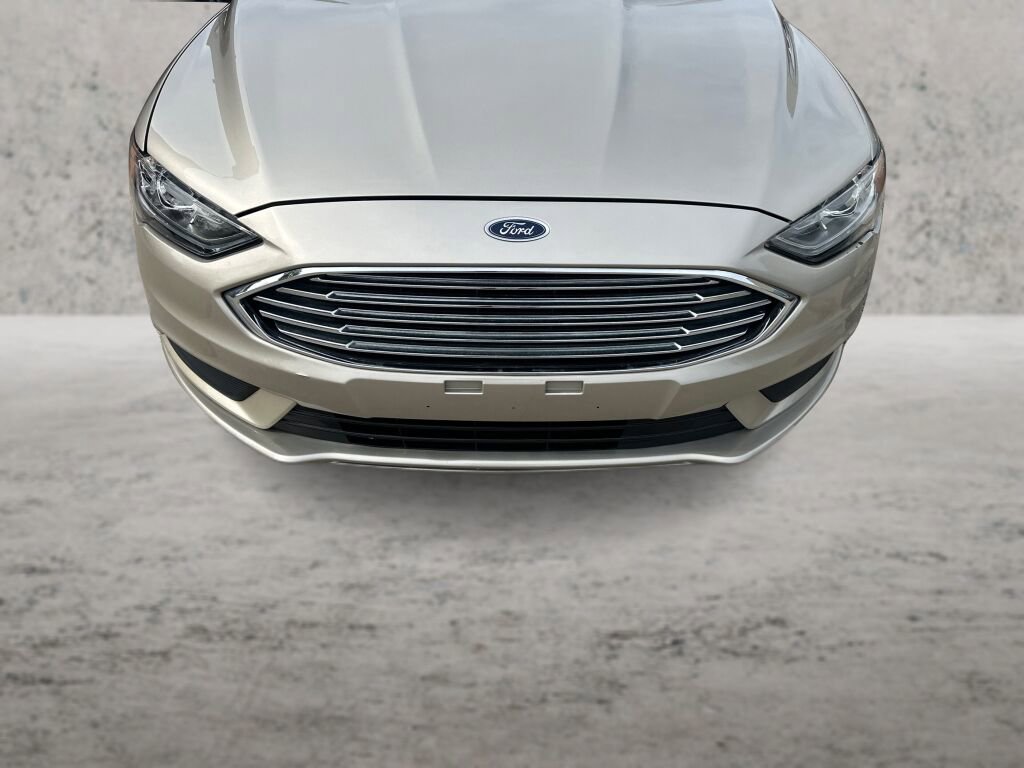 Used 2018 Ford Fusion SE w/ Fusion SE Technology Package FWD image 11