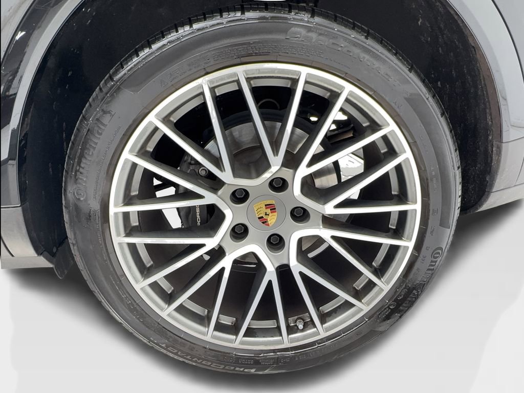 Used 2023 Porsche Cayenne Platinum Edition image 39