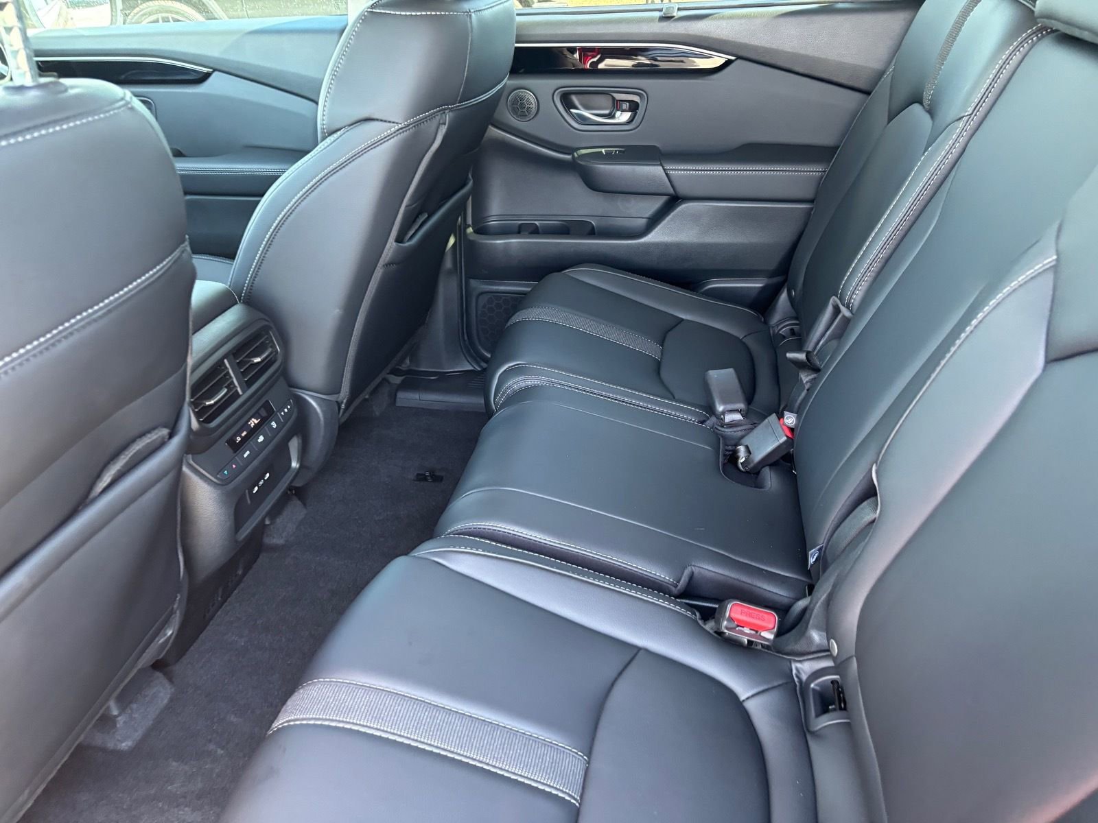 Used 2025 Honda Pilot EX-L image 18