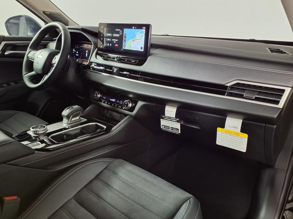 Used 2025 Mitsubishi Outlander SE image 7