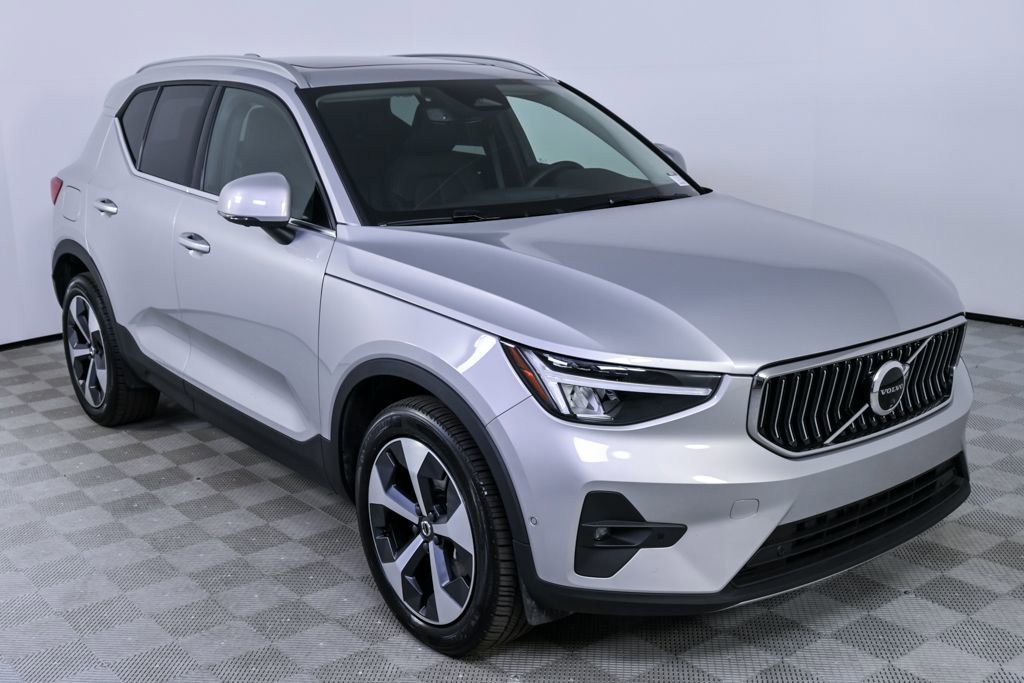 Certified 2025 Volvo XC40 B5 Plus image 26