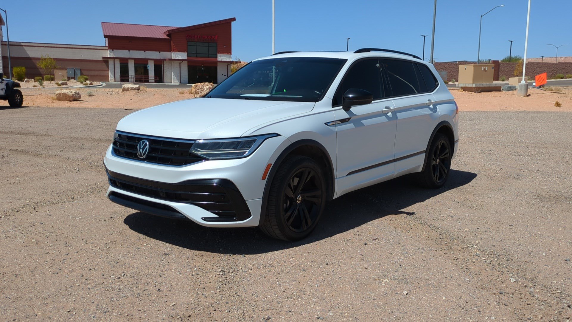 Used 2023 Volkswagen Tiguan SE R-Line AWD/4WD image 7