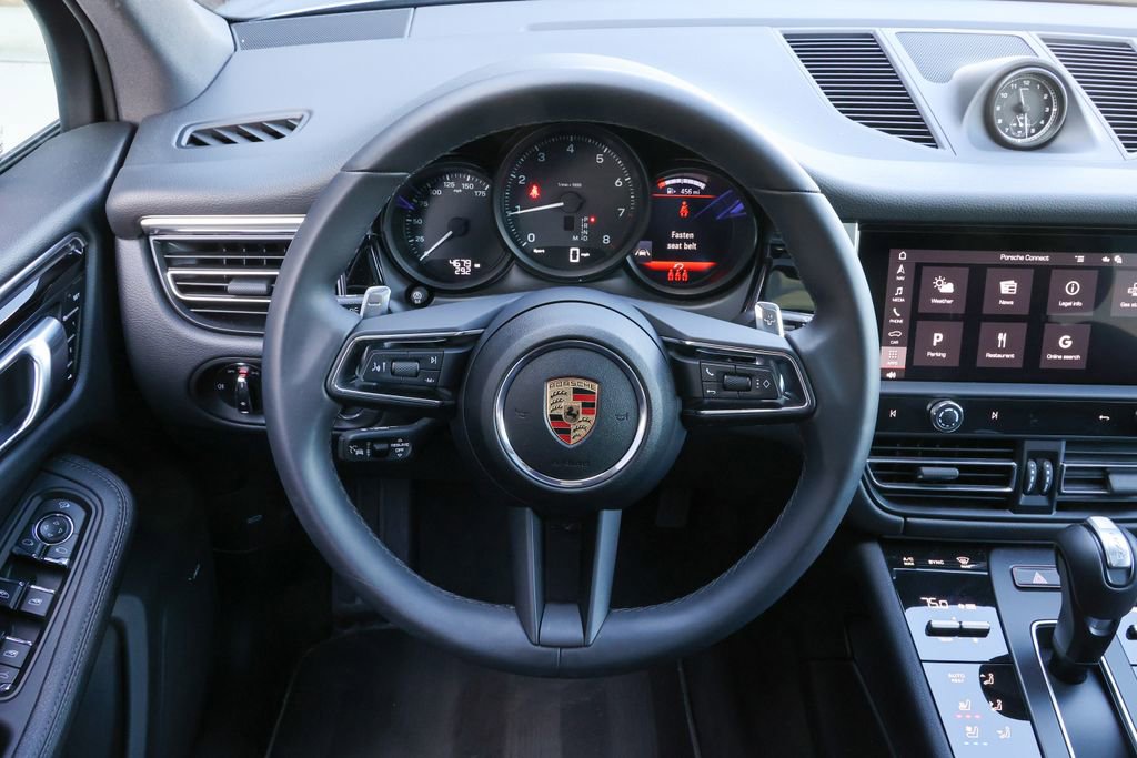 Certified 2025 Porsche Macan image 28