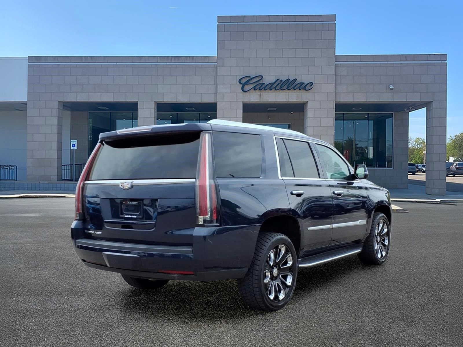 Used 2020 Cadillac Escalade Luxury AWD/4WD image 5