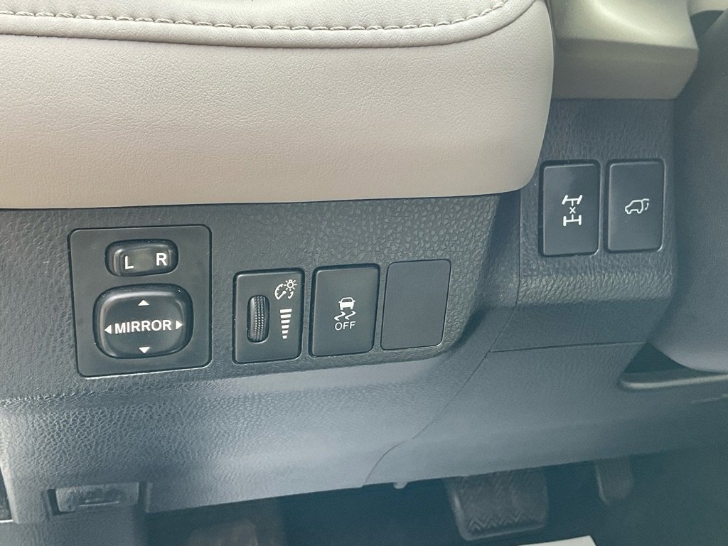 Used 2015 Toyota RAV4 Limited image 39