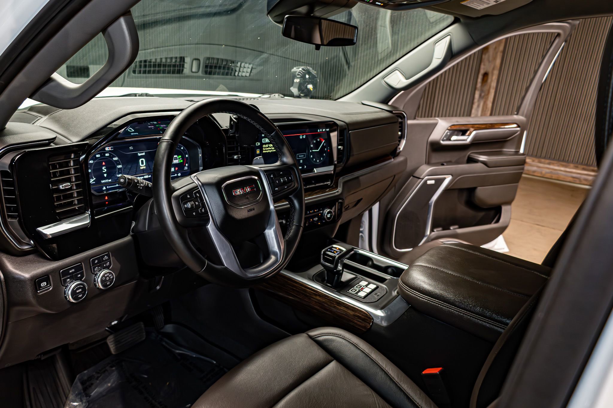 Used 2025 GMC Sierra 1500 Elevation w/ Preferred Package image 16