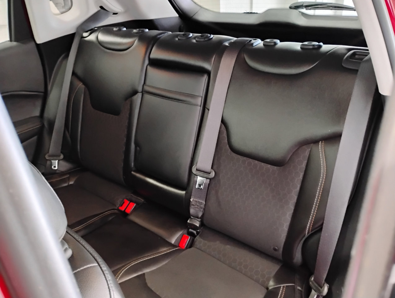 Used 2018 Jeep Compass Latitude image 92