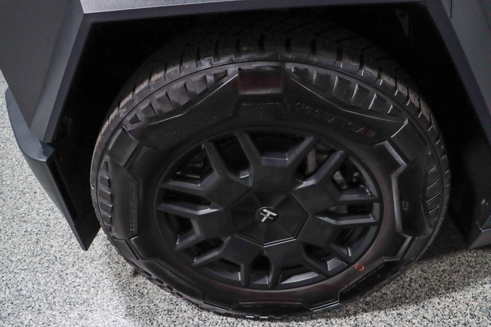 Used 2024 Tesla Cybertruck AWD Crew Cab image 11