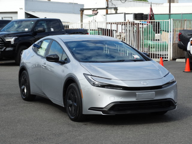 New 2026 Toyota Prius LE FWD image 2