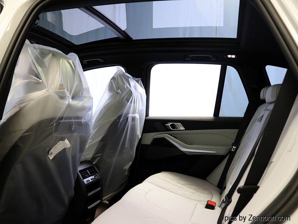 Used 2026 BMW X5 xDrive50e w/ M Sport Package image 14