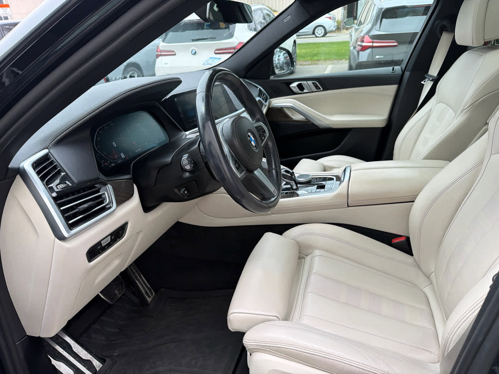 Used 2022 BMW X6 xDrive40i w/ M Sport Package AWD/4WD image 11