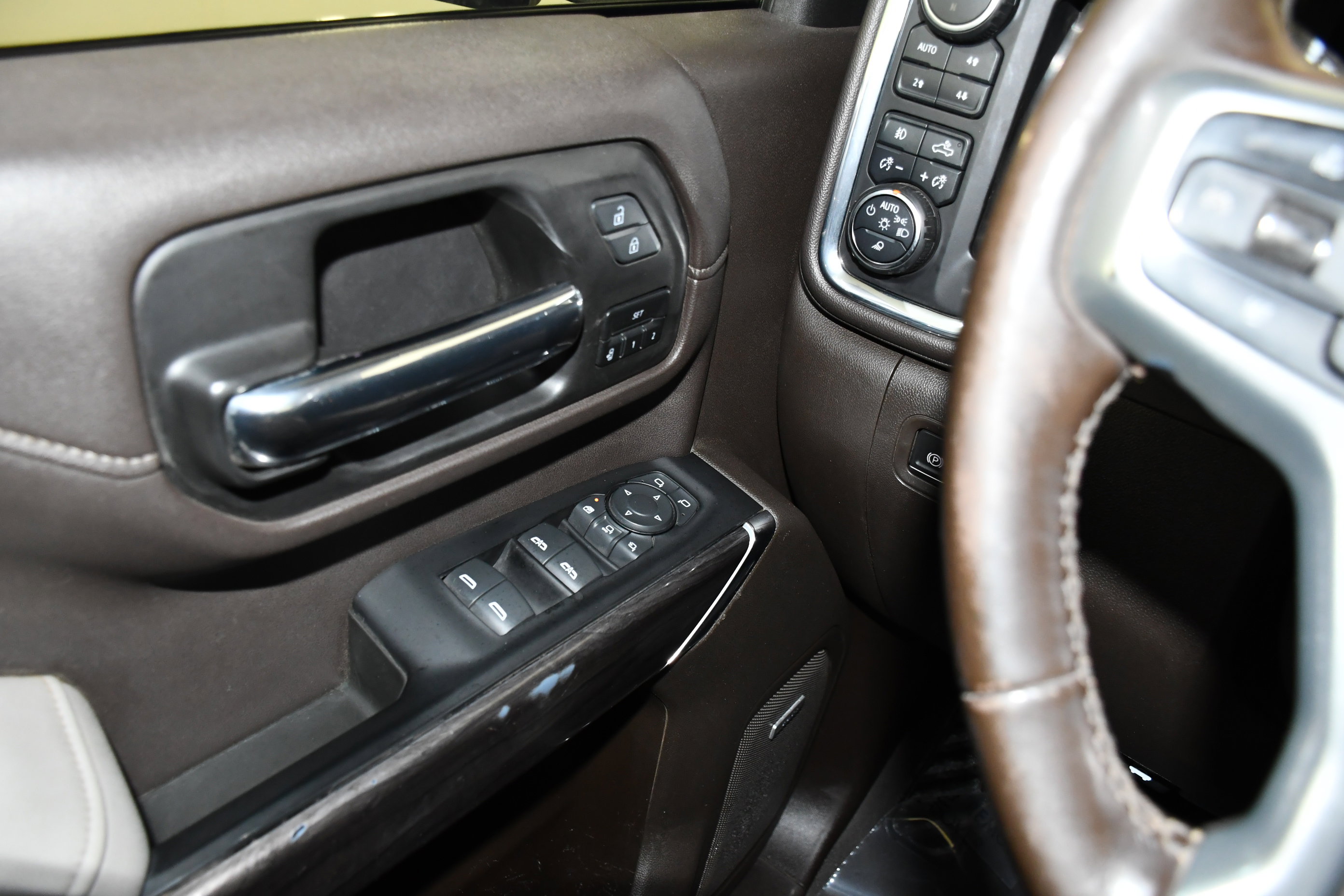 Used 2022 Chevrolet Silverado 2500 LTZ w/ LTZ Premium Package AWD/4WD image 36