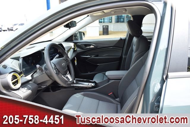 New 2026 Chevrolet Trax LT w/ Midnight Edition FWD image 14