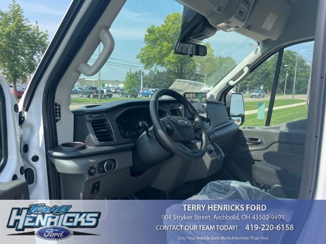 New 2023 Ford E-Transit Medium Roof RWD image 14