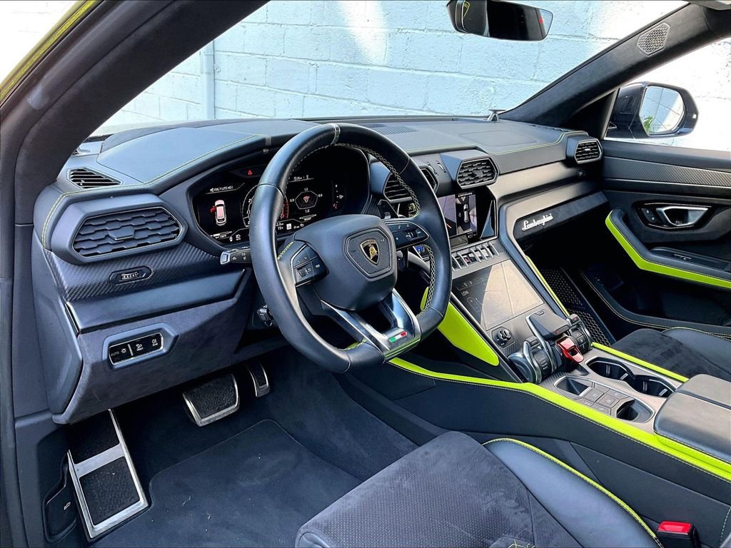 Used 2022 Lamborghini Urus AWD/4WD image 4