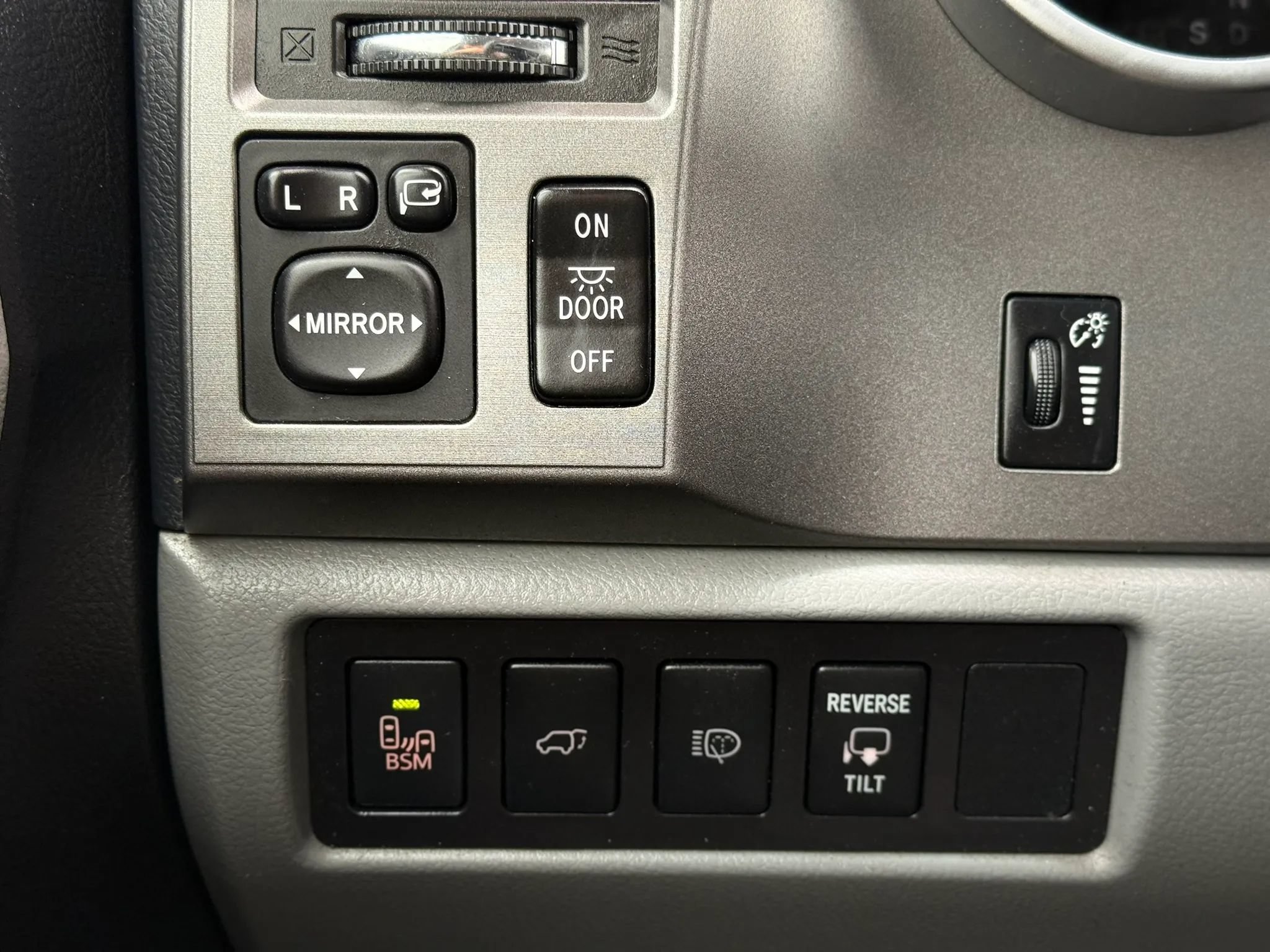 Used 2017 Toyota Sequoia Platinum AWD/4WD image 36