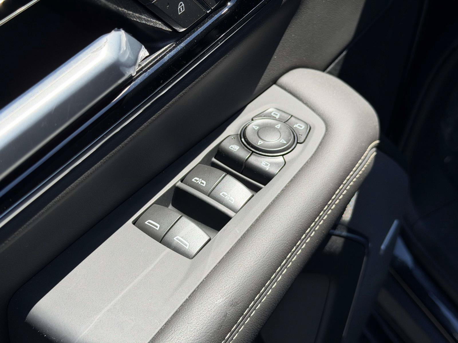 New 2026 GMC Yukon Elevation AWD/4WD image 7