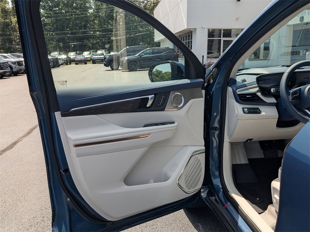 New 2025 Buick Enclave Avenir w/ LPO, Floor Liner Package image 12