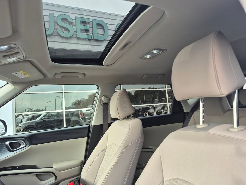 Used 2025 Kia Soul EX image 15