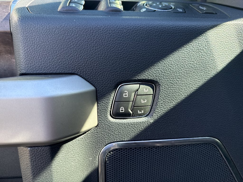 Used 2022 Ford F250 Lariat w/ Tremor Off-Road Package AWD/4WD image 45