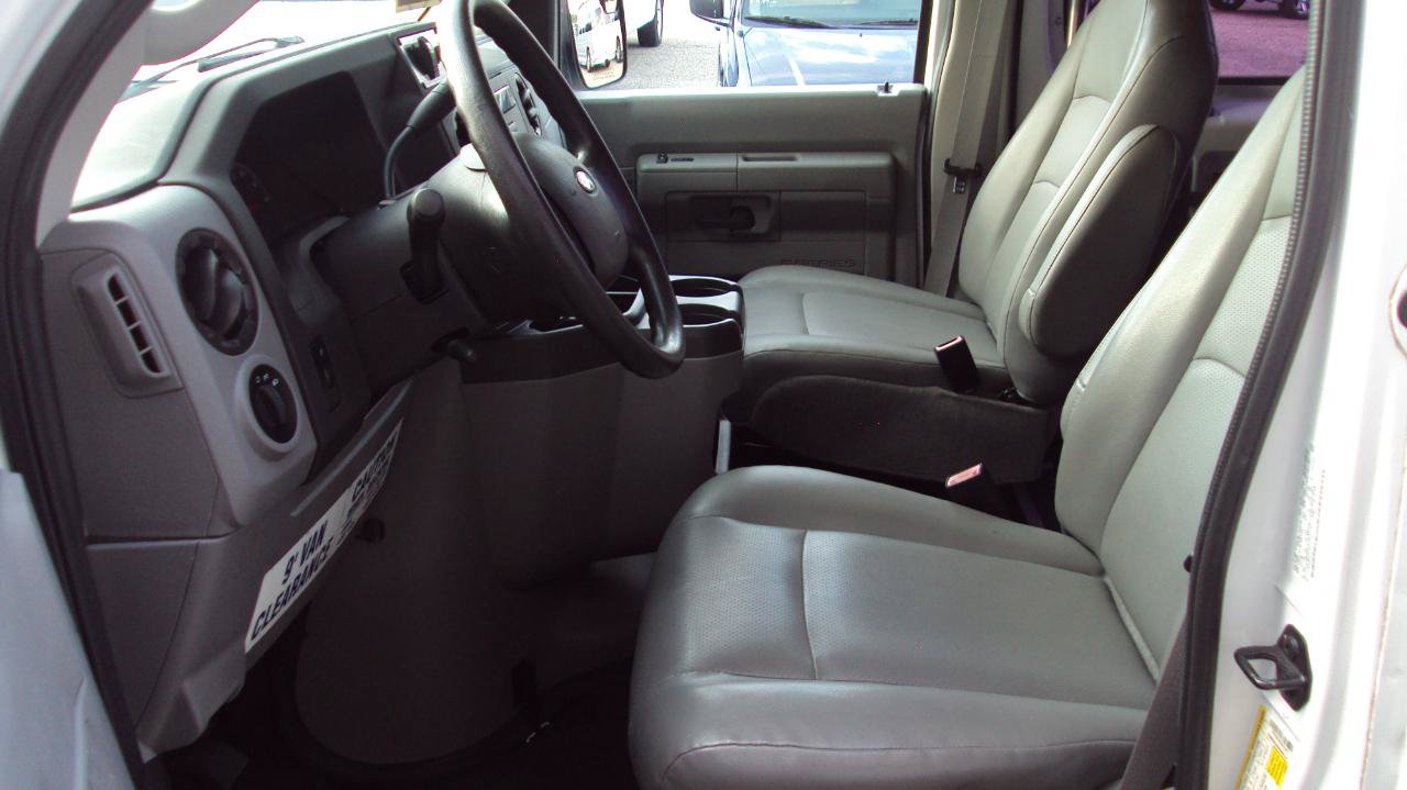 Used 2014 Ford E-250 and Econoline 250 Extended w/ Power Group RWD image 27