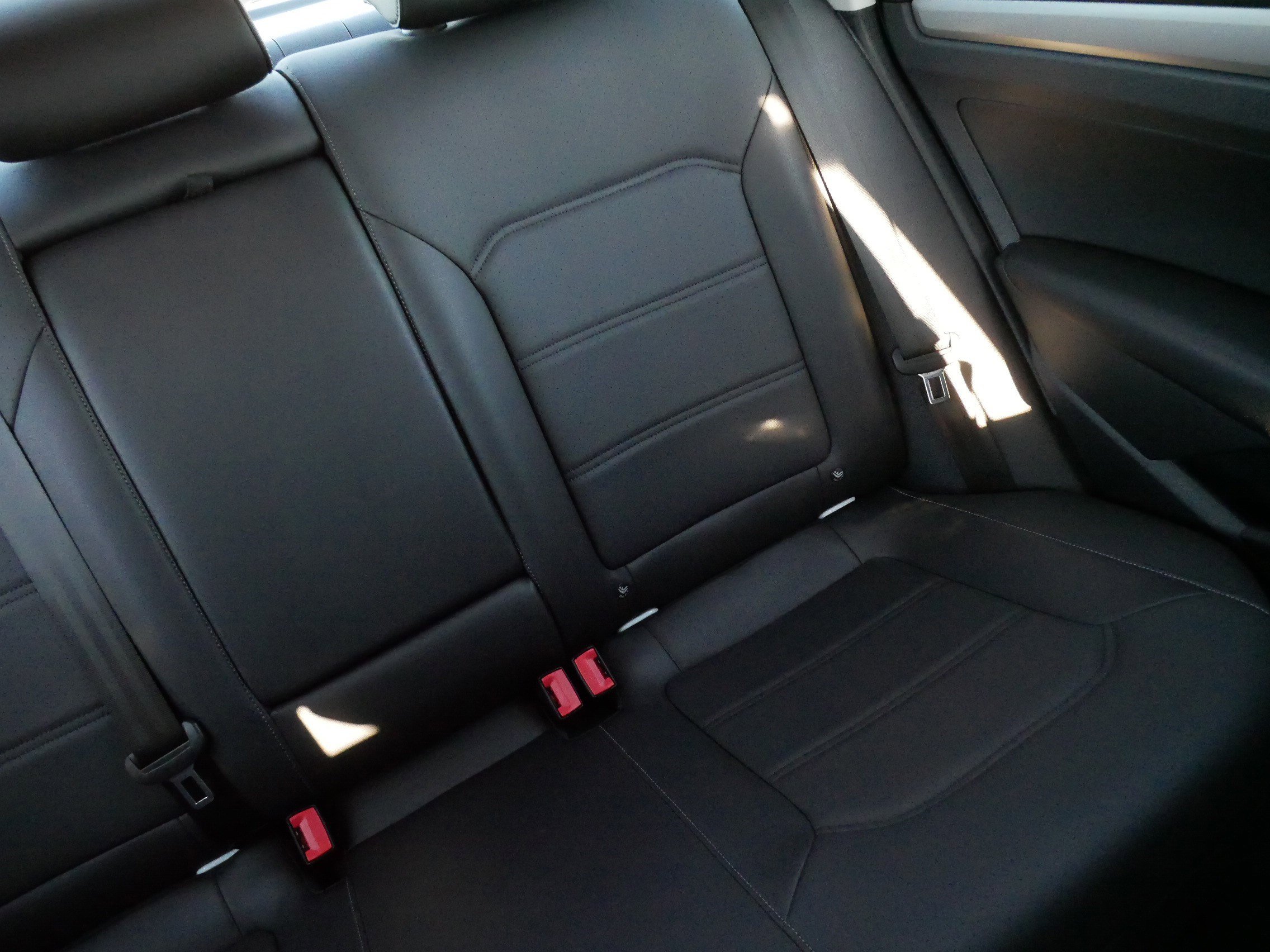 Certified 2020 Volkswagen Passat 2.0T SE w/ Sunroof Package image 14