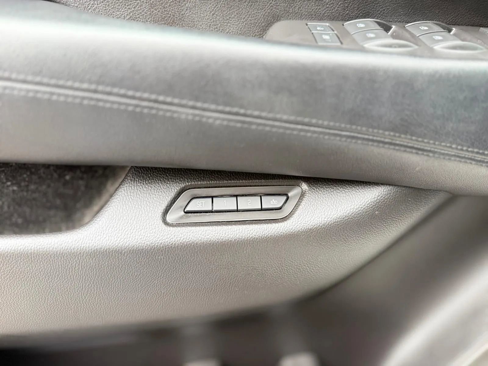 Used 2015 Cadillac Escalade ESV Luxury image 30