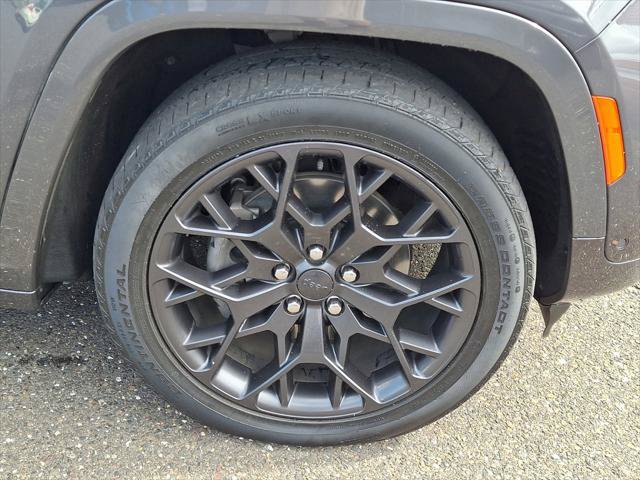 Certified 2024 Jeep Grand Cherokee Summit AWD/4WD image 9